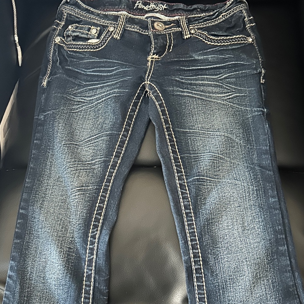 Amethyst, jeans